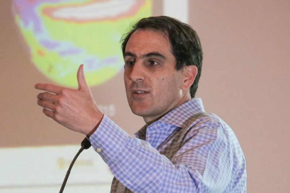 Gobierno pide a mandatarios regionales alumbrado público navideño a media luz