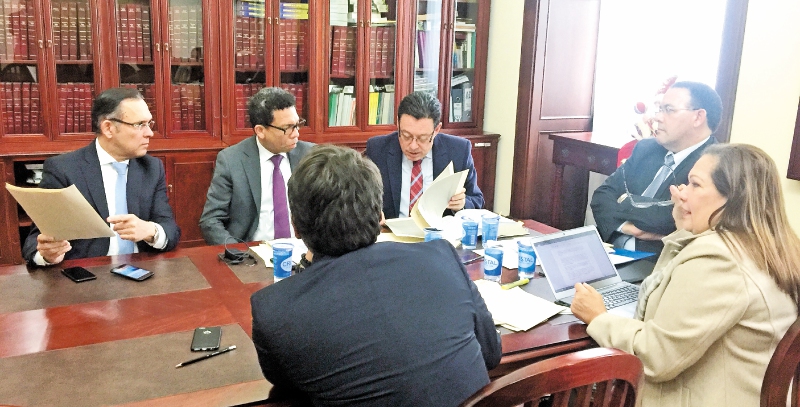 Senado define postura frente a curules de paz