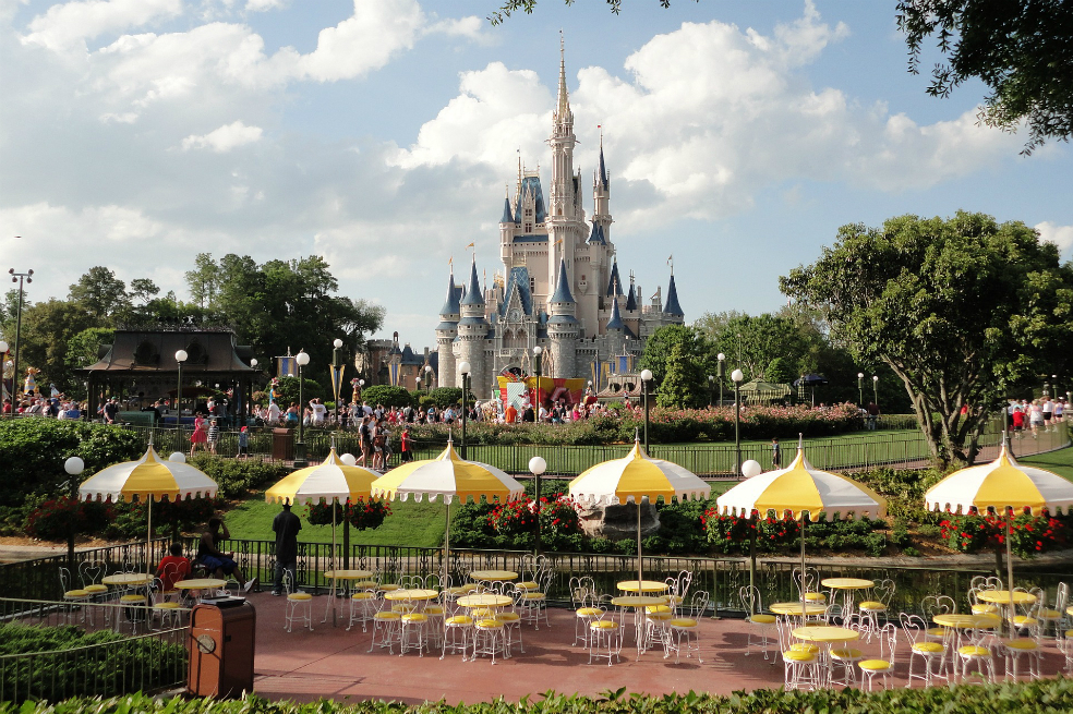 Apagón en Disneylandia deja a visitantes atrapados en las atracciones