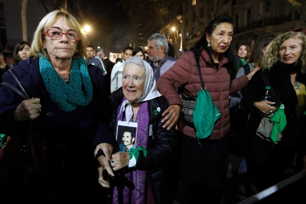 Así se vivió una nueva marcha contra feminicidios en Argentina
