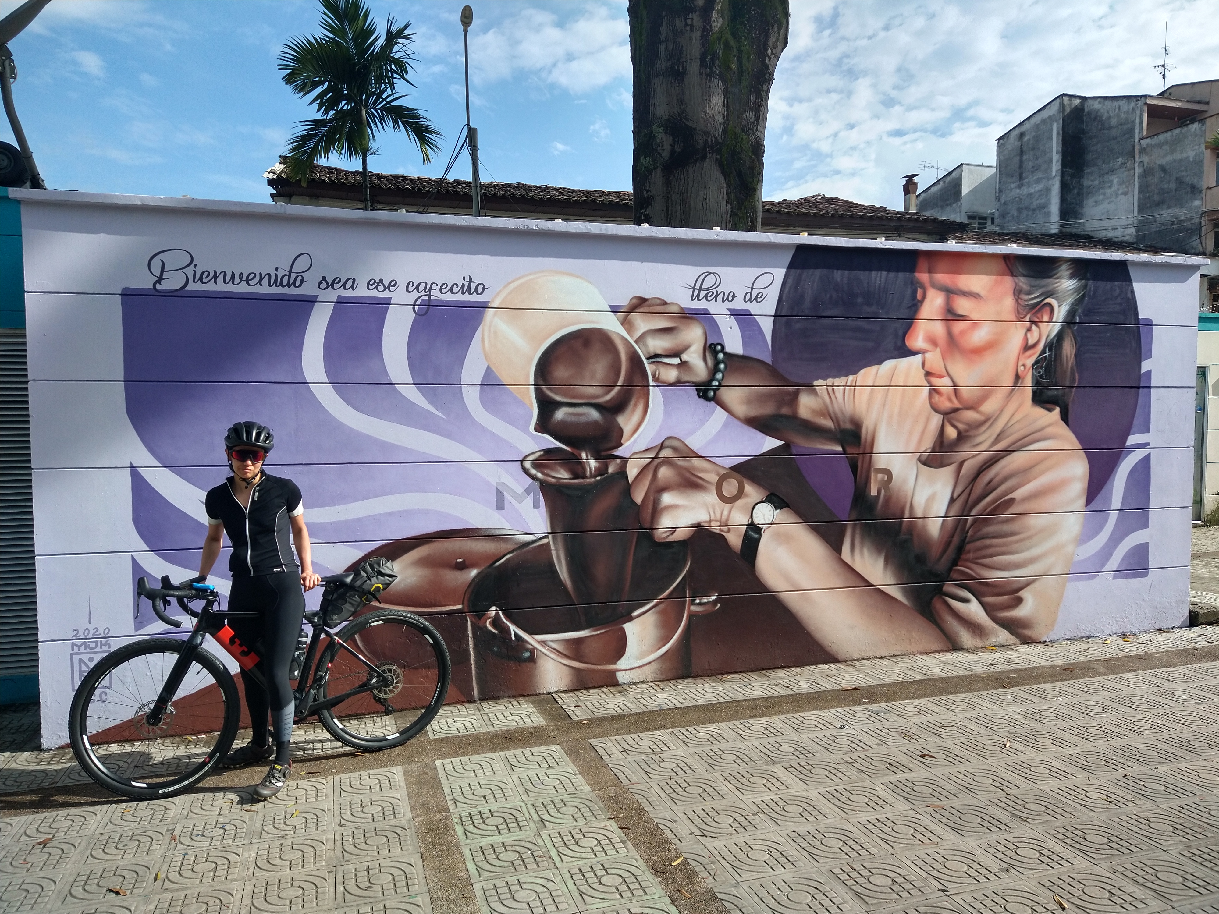 Debido a que el ciclista es un escalador por naturaleza, las montañas son una parte esencial de su vida y por este motivo siempre está buscando llegar a la cima más alta en su “caballito de acero”.