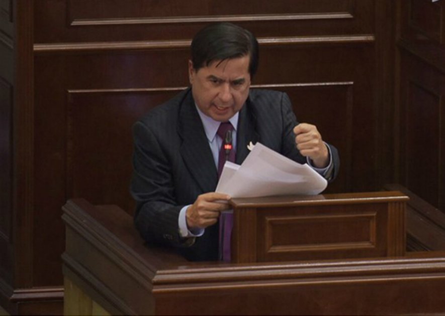 Es obvio que sin armas y dentro de la democracia Farc constituyan partido político: Mininterior