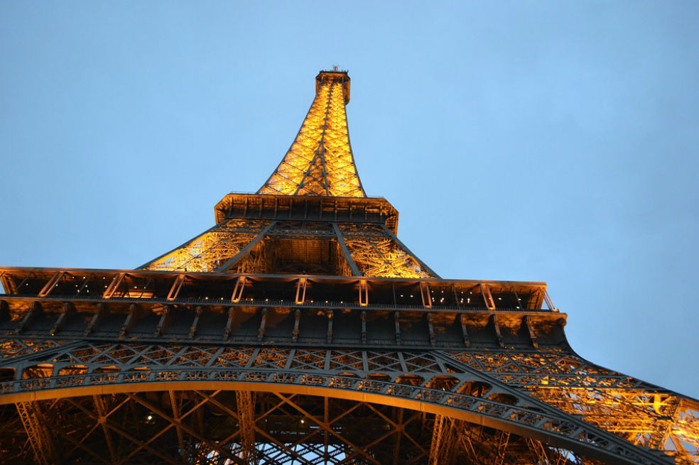 Desempleo en Francia cae a su nivel más bajo desde 2012.