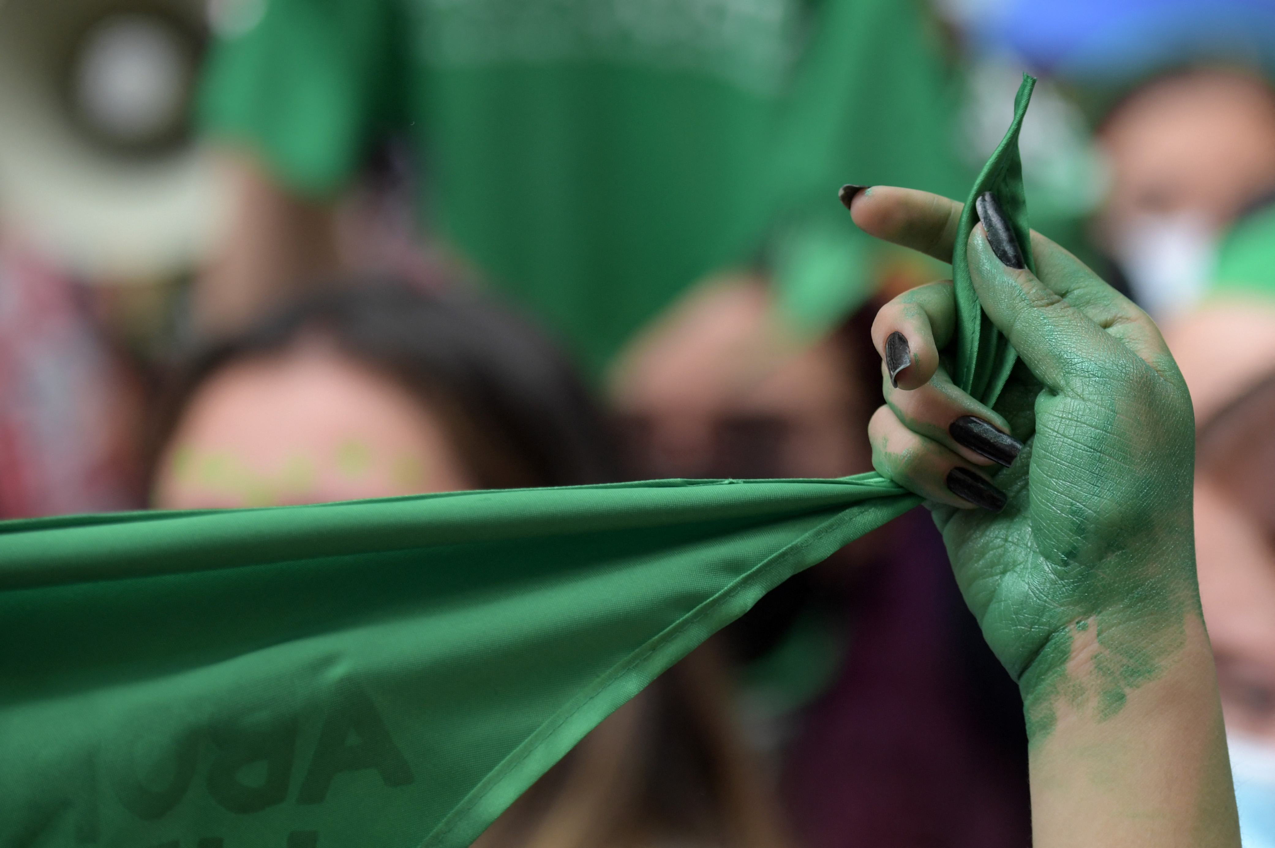Niñas de 16 años podrían abortar sin permiso de sus padres en España