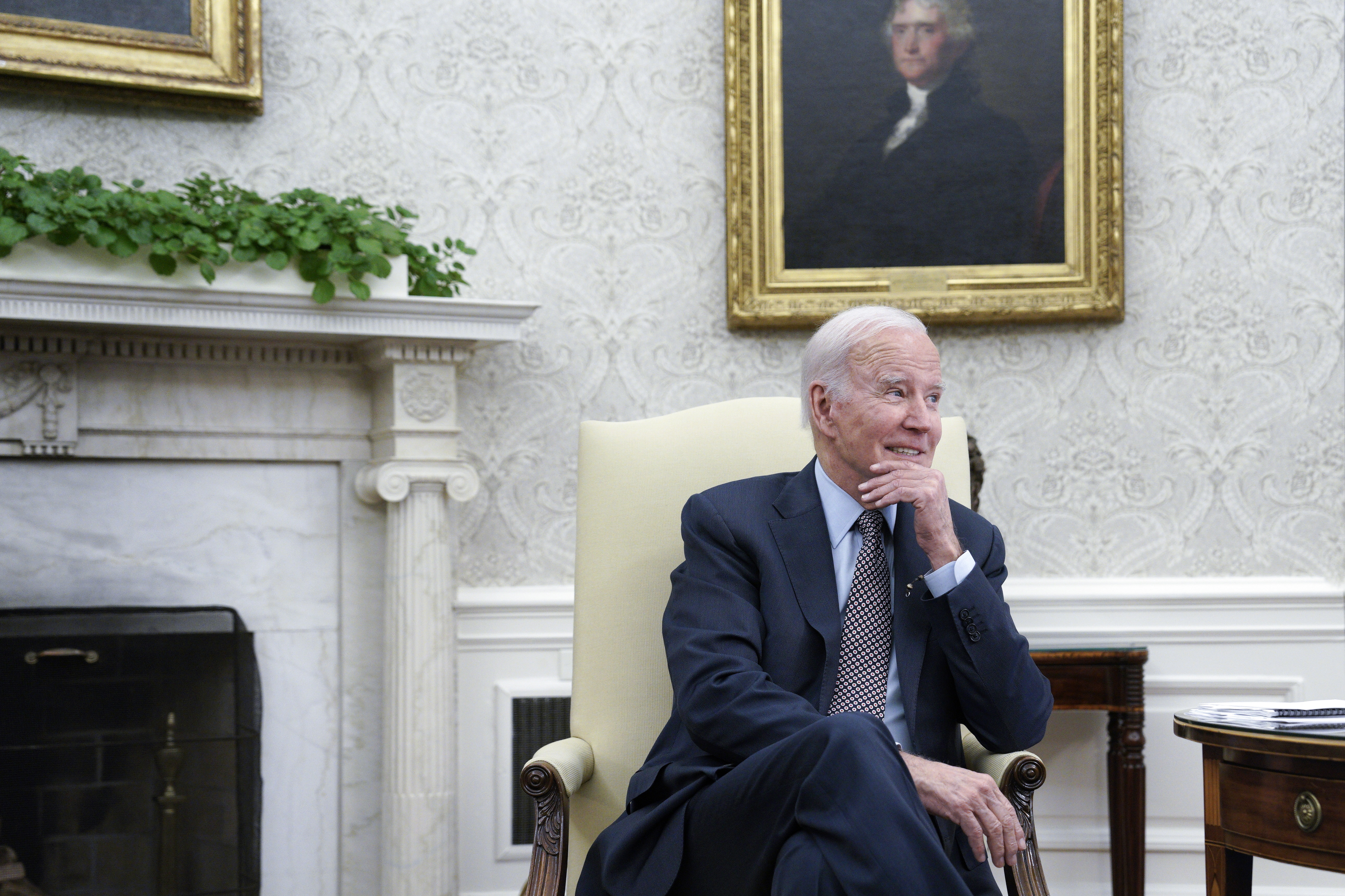 Washington (Usa), 22/05/2023.- US President Joe Biden meets with House Speaker Kevin McCarthy (not pictured) in the Oval Office of the White House, in Washington, DC, USA, 22 May 2023. (Estados Unidos) EFE/EPA/Yuri Gripas / POOL