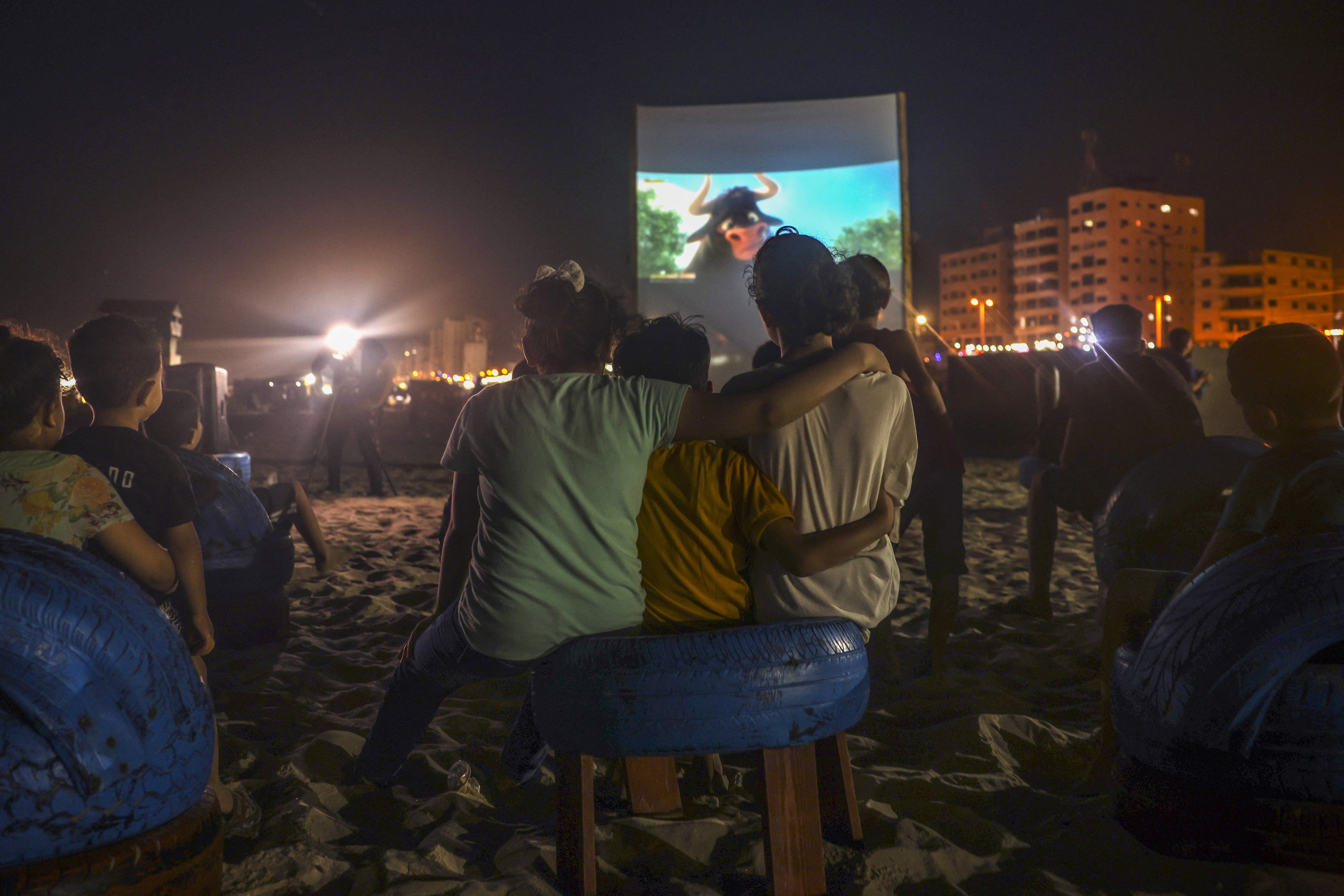 Cine a cielo abierto ofrece a habitantes de Gaza un soplo de aire fresco