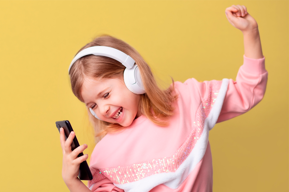 Uso exagerado de dispositivos provocaría problemas de comportamiento en los niños