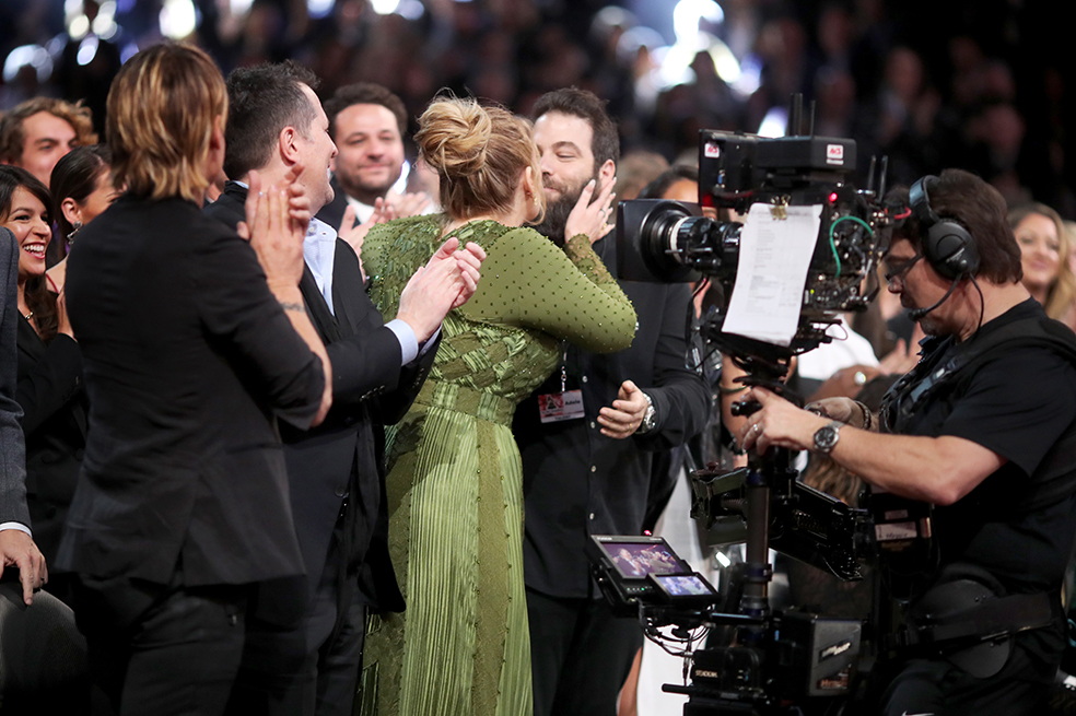 Adele confirma que está casada con Simon Konecki