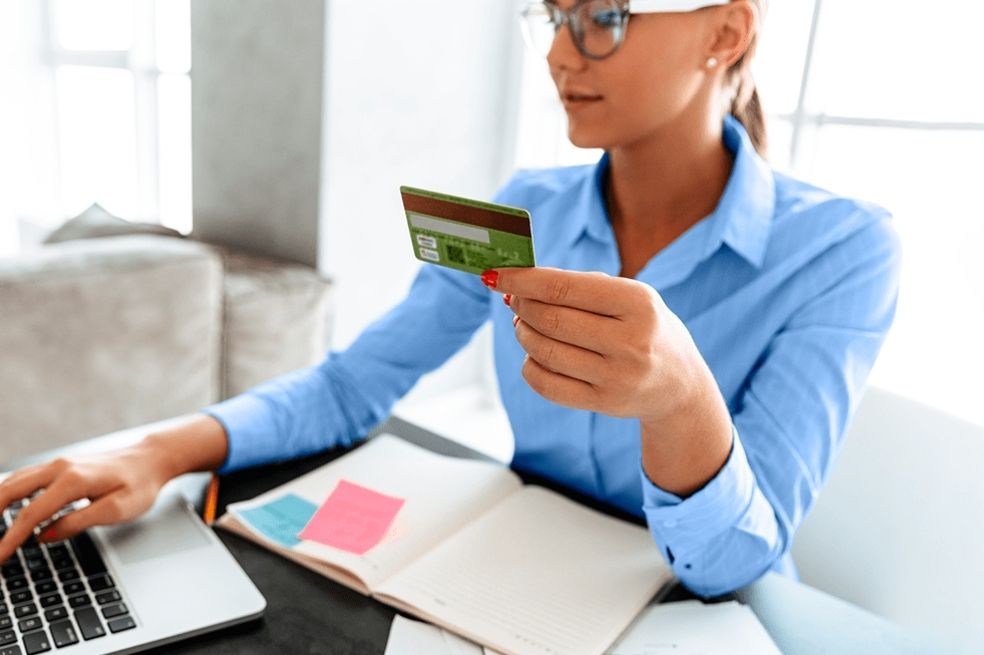 Beneficios de consultar y monitorear tu historial de crédito.