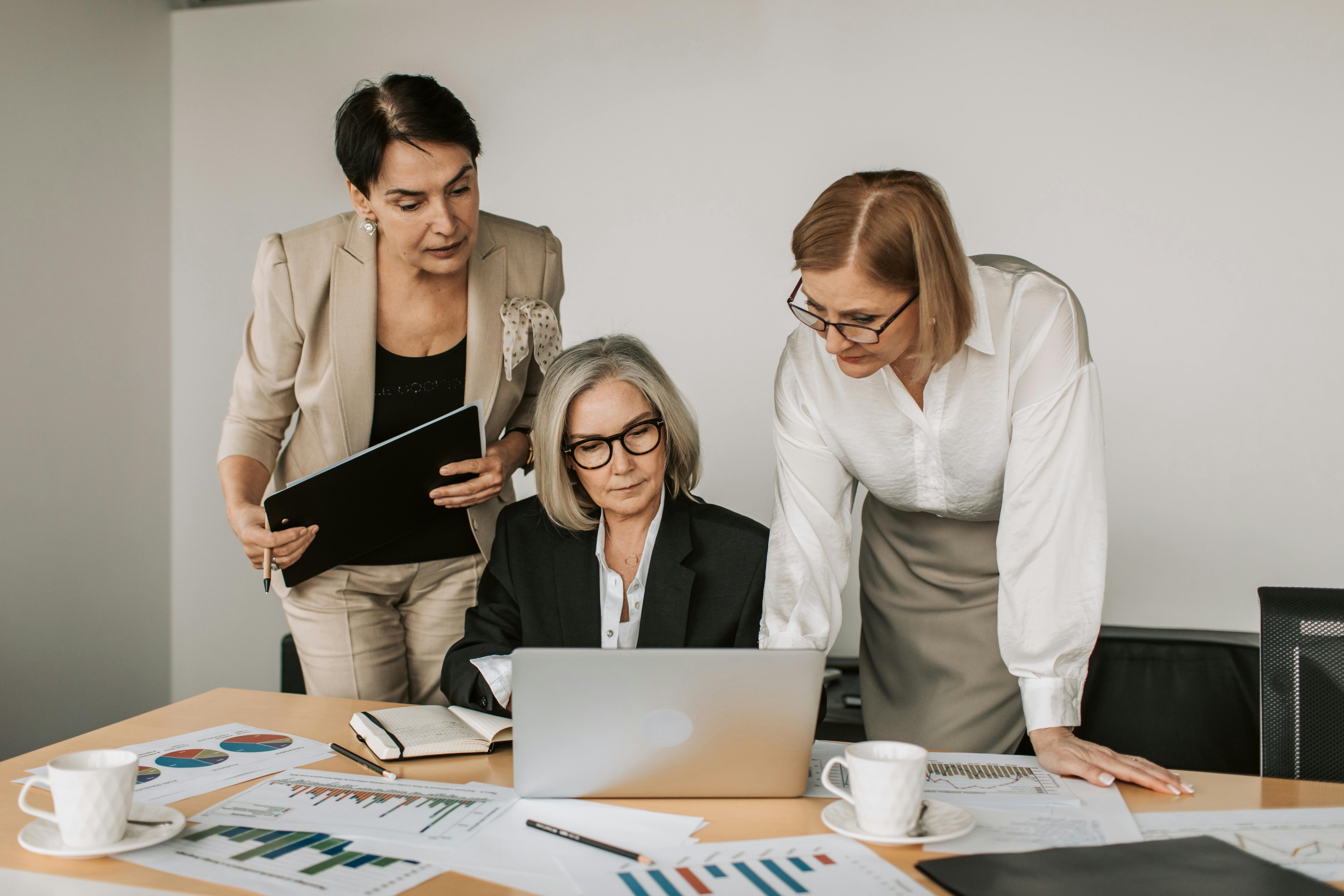 Más preparación, menos liderazgo: solo el 23,1% de mujeres en juntas directivas
