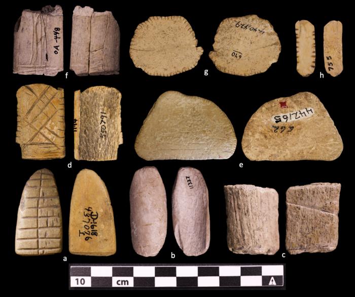 Primeros ejemplos de dados nativos americanos. /Fotografía cortesía de Robert Madden.