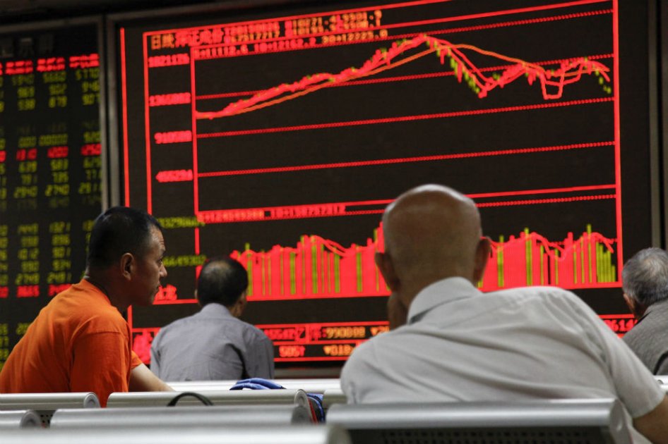 Bolsas chinas se desploman por encima del 4% en la apertura