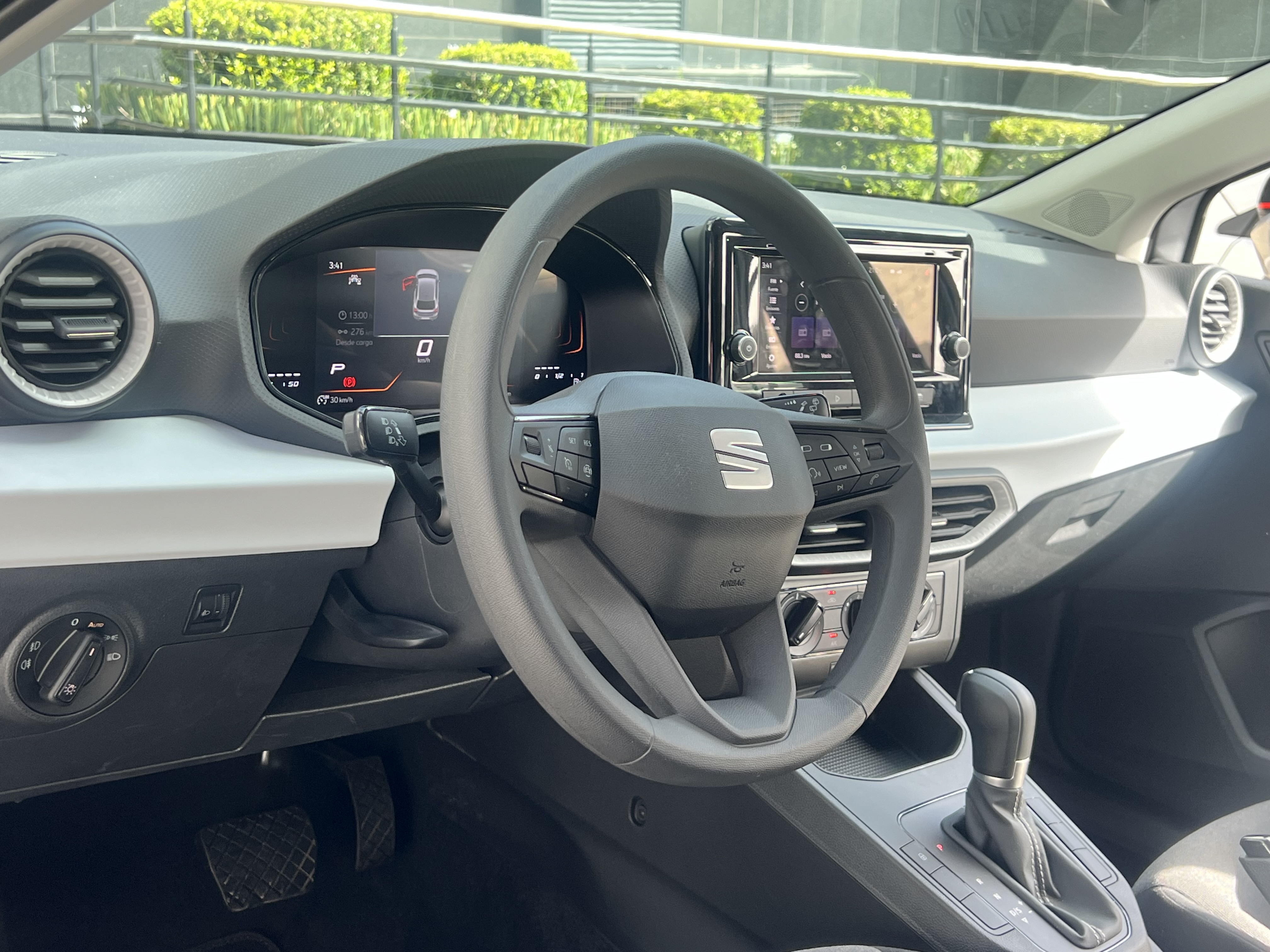 El sistema multimedia del Seat Ibiza 2025 incluye una pantalla táctil de 8,25”, con Android Auto y Apple CarPlay por cable.