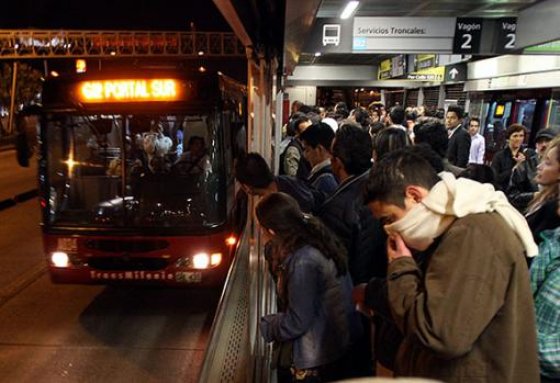 Por incremento de pasajeros en TransMilenio aumentó robo de celulares, dice Distrito