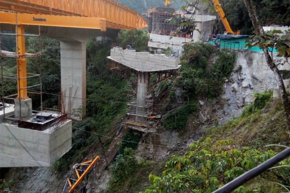 Bomberos reportan desplome de estructura en la vía Bogotá-Villavicencio