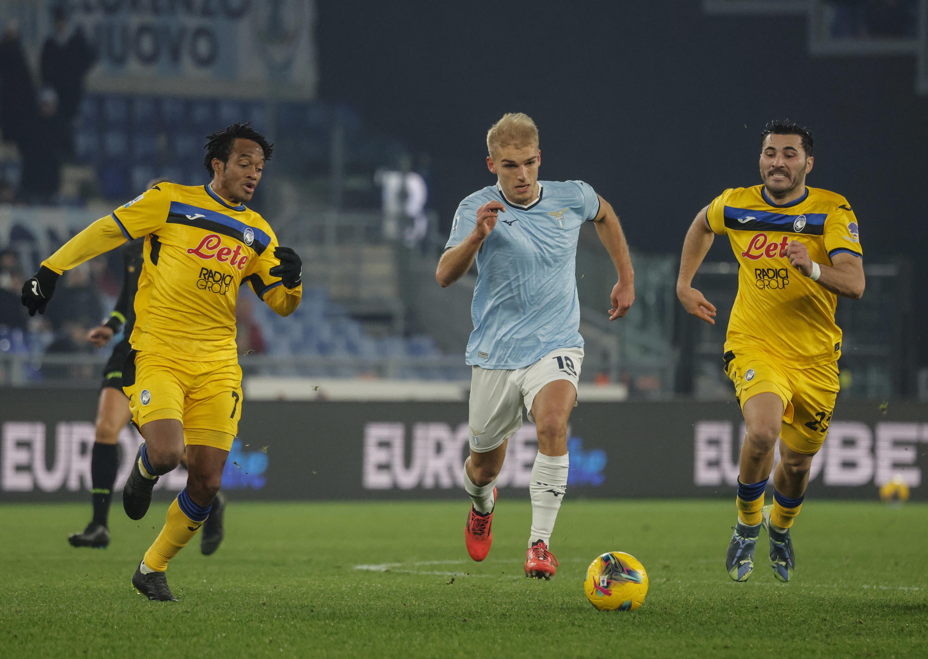 Atalanta, con Cuadrado, empató con Lazio y sigue líder en la liga de Italia