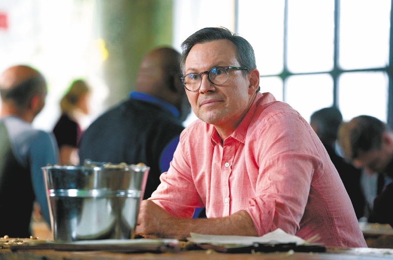 Christian Slater, en la piel de un médico que enfrenta el sistema