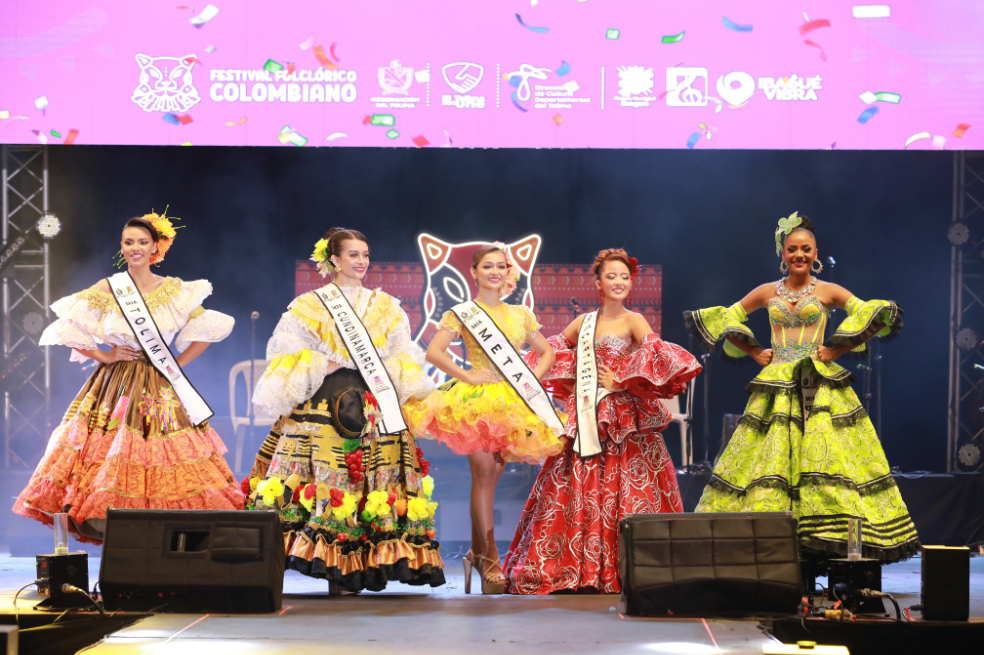 Las 5 finalistas de la coronación: Señorita Tolima, Señorita Cundinamarca, Señorita Meta, Señorita Cartagena y Señorita Bolívar