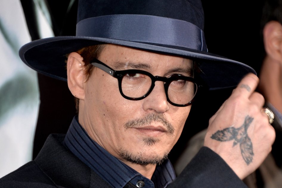 Actor Johnny Depp y ex gerente se culpan entre sí por pérdidas