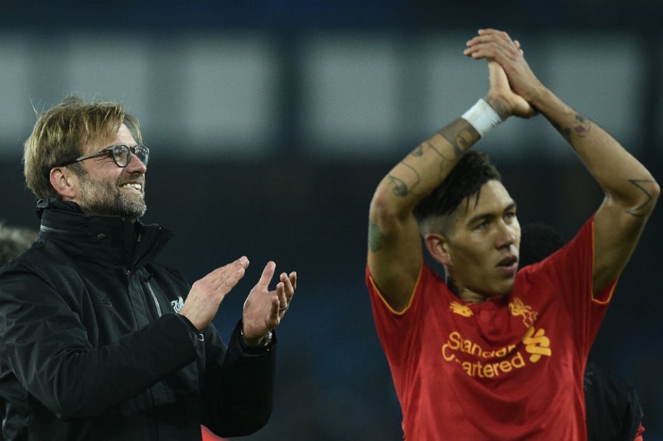 El delantero brasileño acompañado del técnico Jurgen Klopp. Foto: AFP