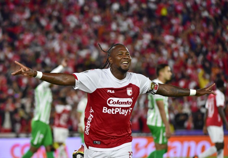 Hugo Rodallega celebra el gol que le daba el empate a Independiente Santa Fe