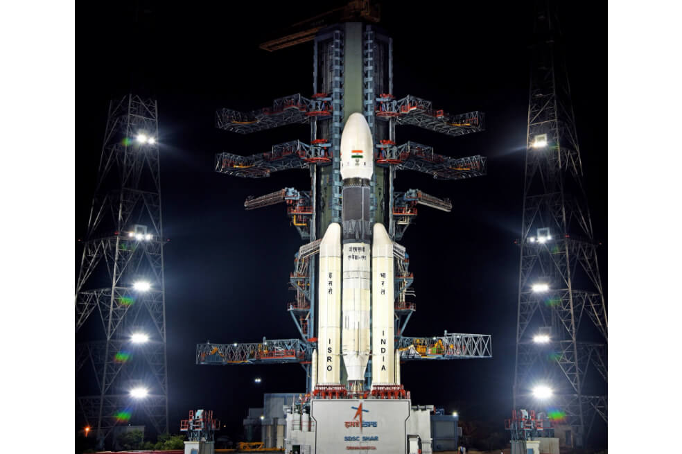 Una hora antes del despegue, India cancela su primera misión al polo sur de la Luna