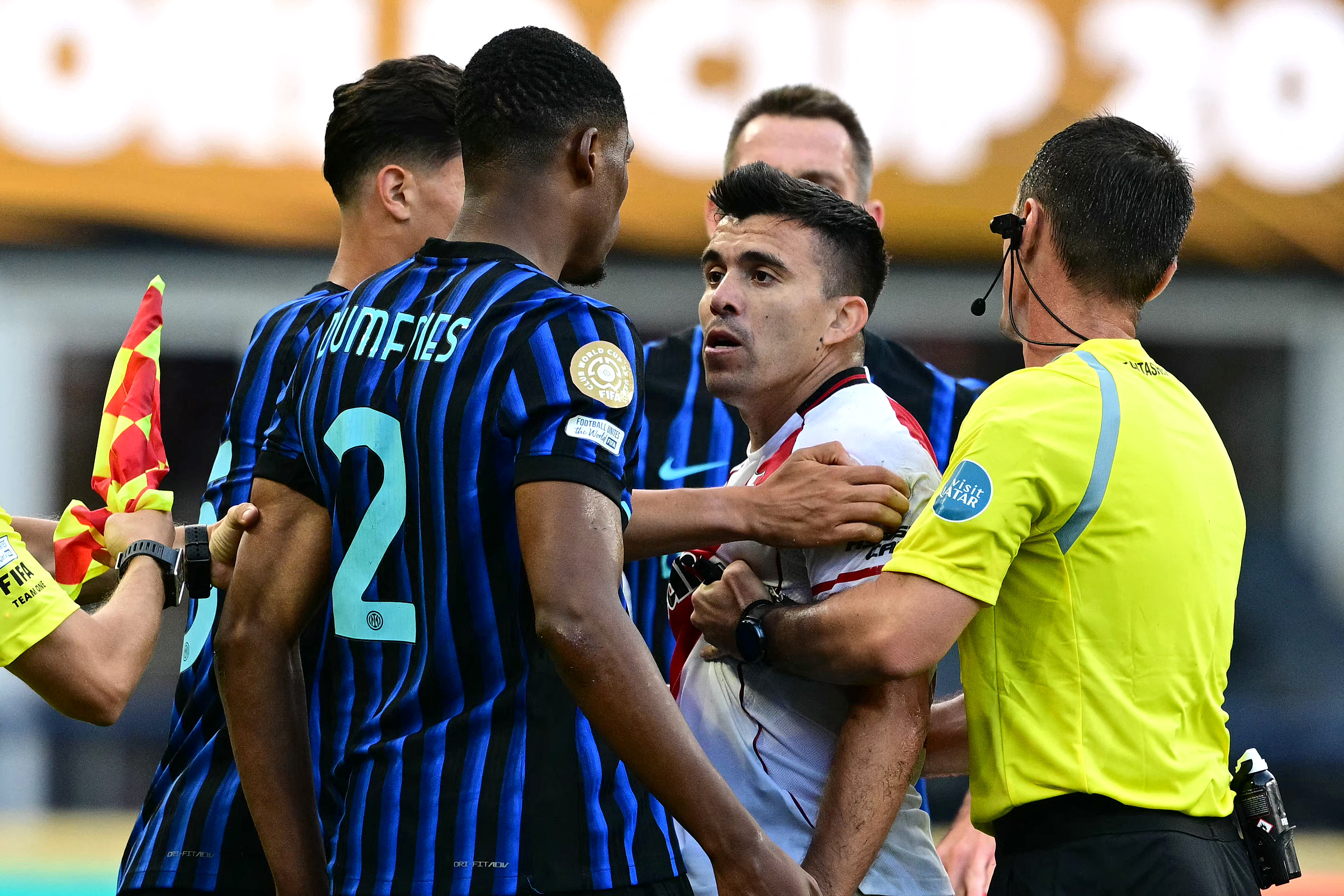 Escándalo en el Mundial de Clubes: Dumfries y Acuña casi se van a los golpes
