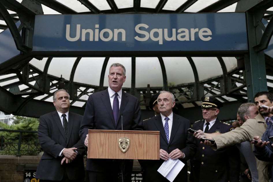 -El alcalde de Nueva York, Bill de Blasio, durante una conferencia de prensa después de la información de posibles ataques a objetivos en Europa y los Estados Unidos