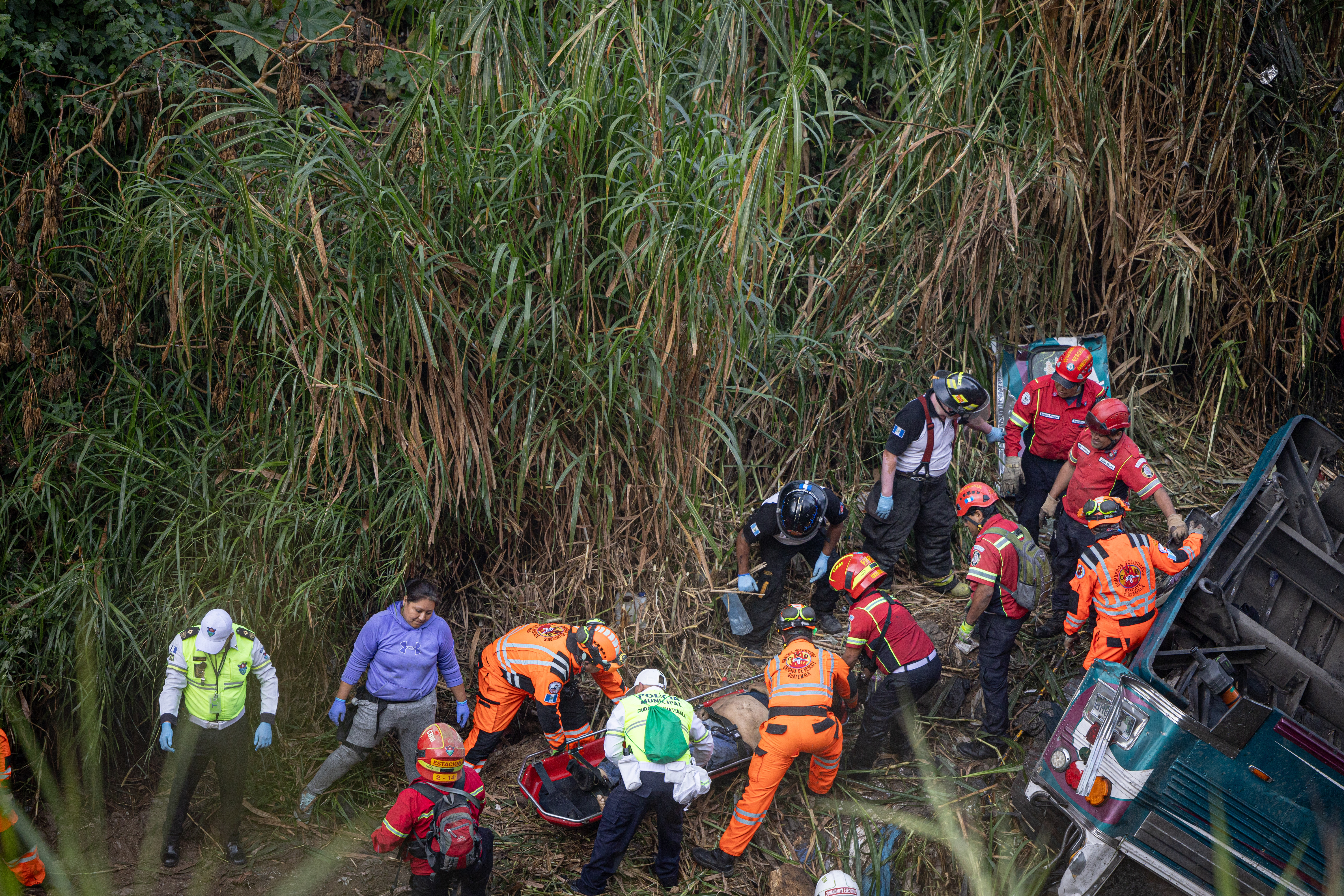 Bus cayó a un barranco en Ciudad de Guatemala: sube a 51 el número de muertos