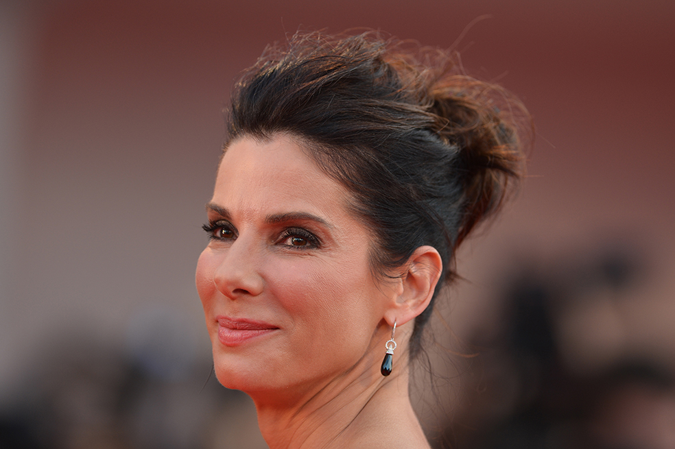Sandra Bullock, la mujer más bella de 2015