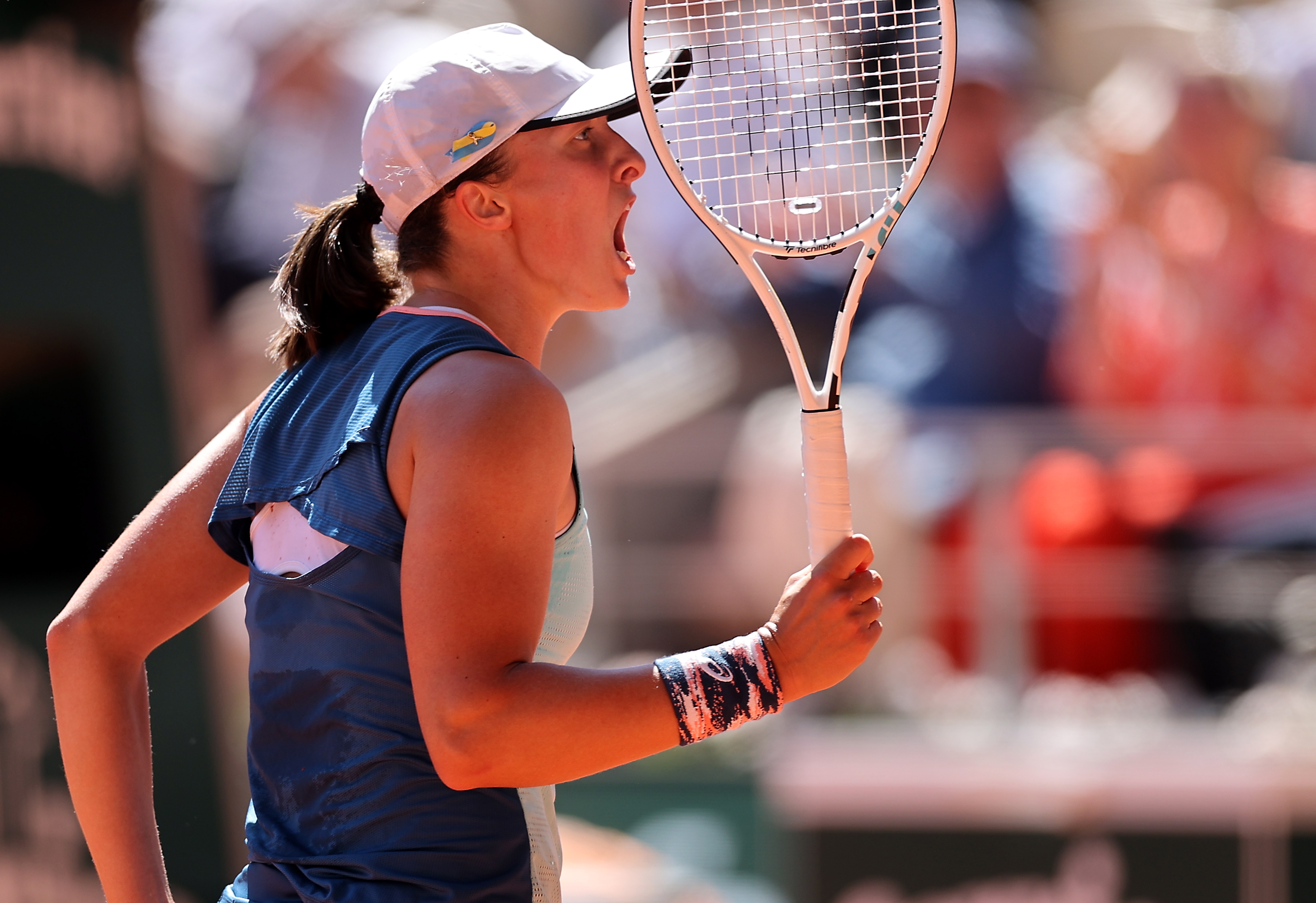 Paris (France), 02/06/2022.- Iga Swiatek of Poland reacts after winning against Daria Kasatkina of Russia in their womenís semi final match during the French Open tennis tournament at Roland ?Garros in Paris, France, 02 June 2022. (Tenis, Abierto, Abierto, Francia, Polonia, Rusia) EFE/EPA/MARTIN DIVISEK