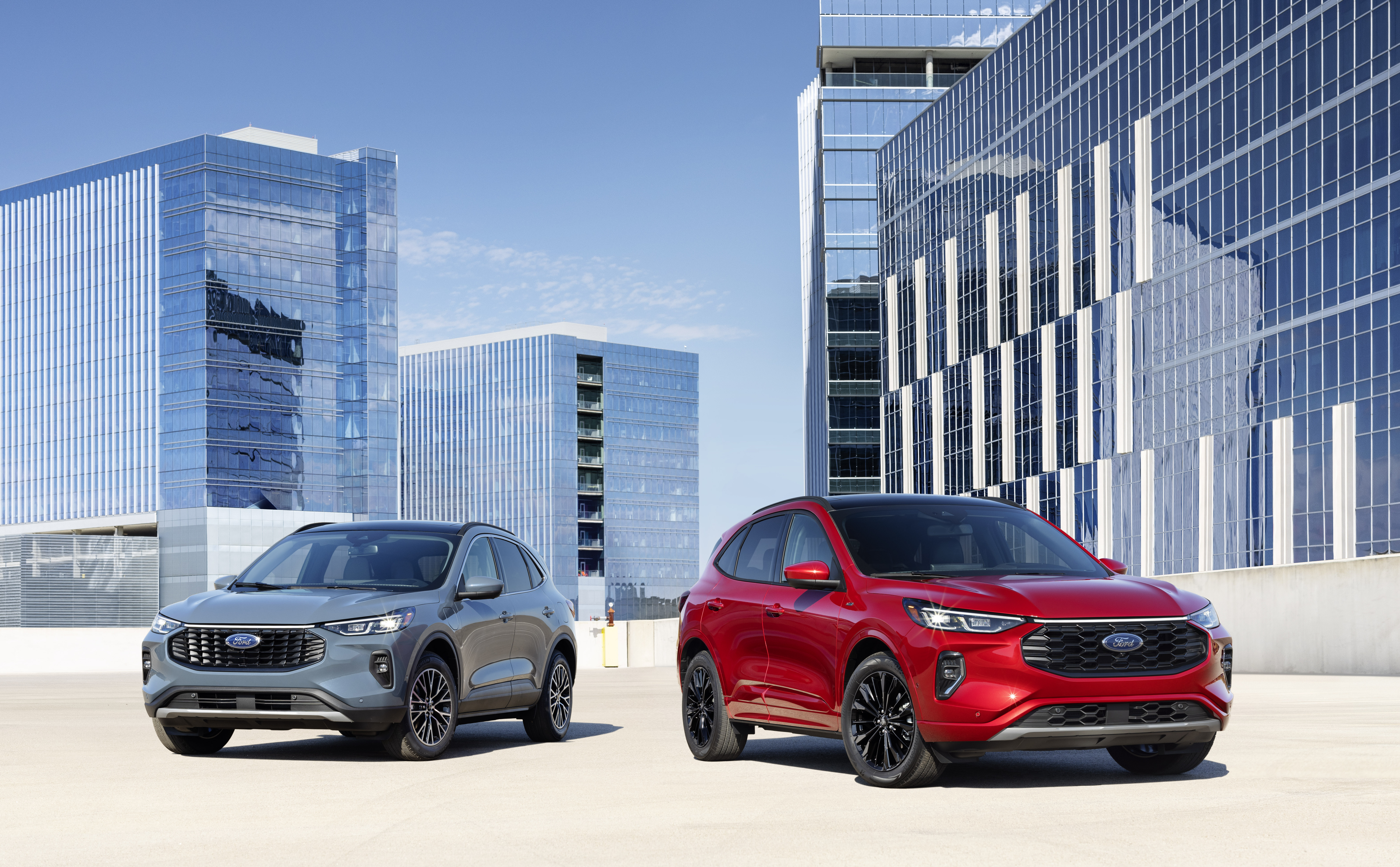 Ford también presentó los nuevos nombres de sus versiones, siendo la Base el modelo de entrada, seguido por Active y Platinum. La nueva variante ST se divide en ST-Line, ST-Line Select y ST-Line Elite.