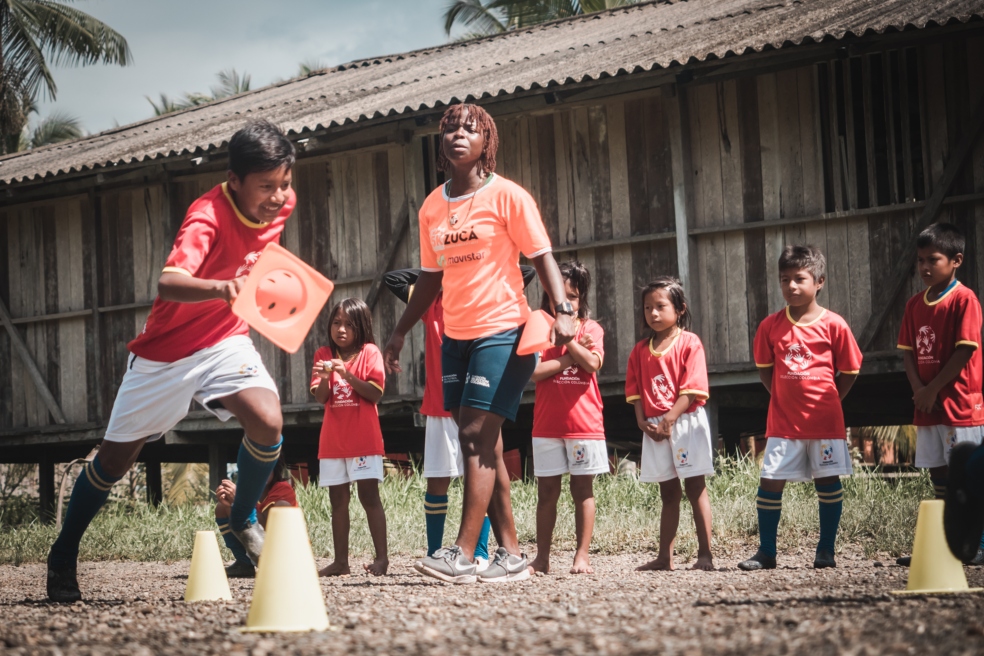 Jazmín dice que el gran aporte de su trabajo ha sido mostrarles a los niños de Timbiquí otra vida distinta a la minería y la coca a través del fútbol. / Fotos: Nicolás Peláez.