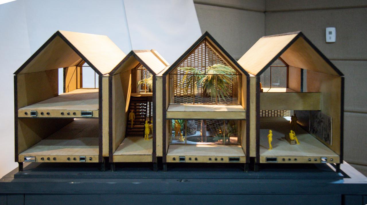 El diseño incorpora la naturaleza como eje estructural y plantea espacios poco convencionales en este tipo de infraestructura, como un mercado, un gimnasio y una galería de arte.