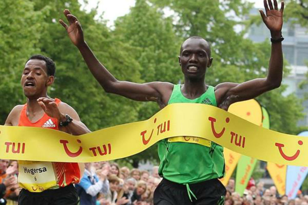 Atleta keniano fue atropellado en la maratón de Medellín