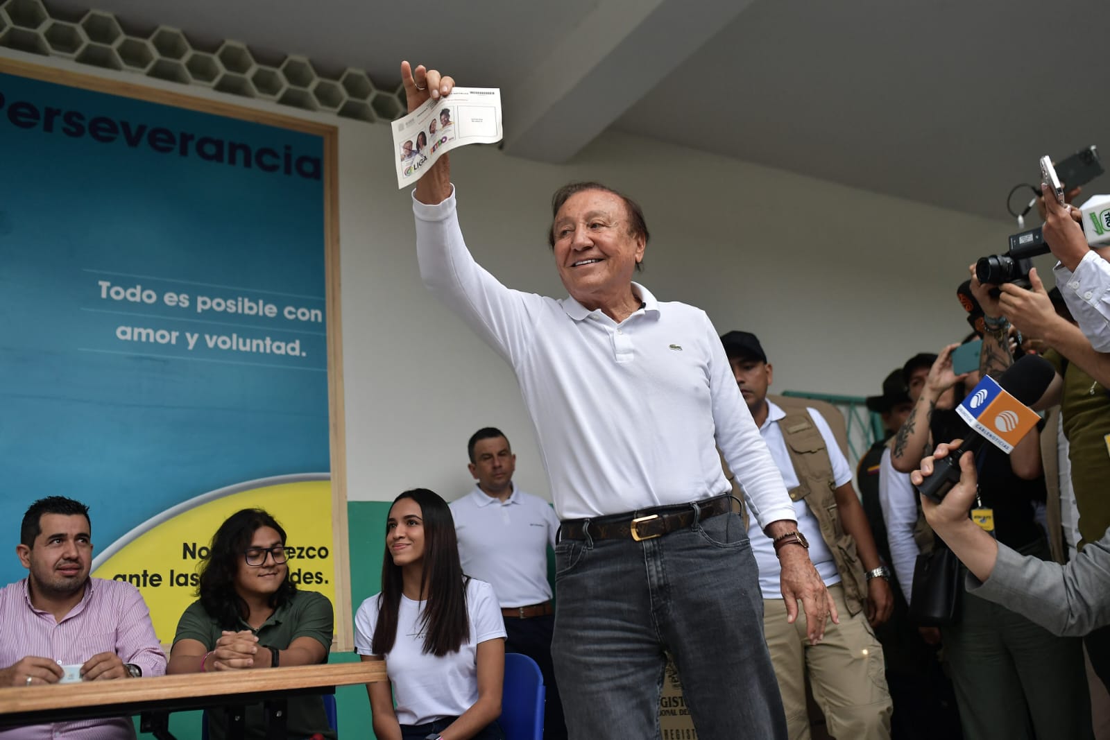 Rodolfo Hernández ya votó en Bucaramanga