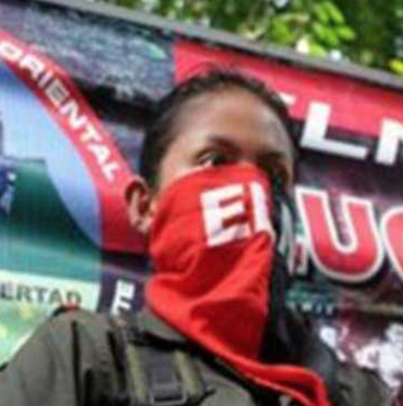 Esta es la imagen en solitario que se ve de la mujer guerrillera.