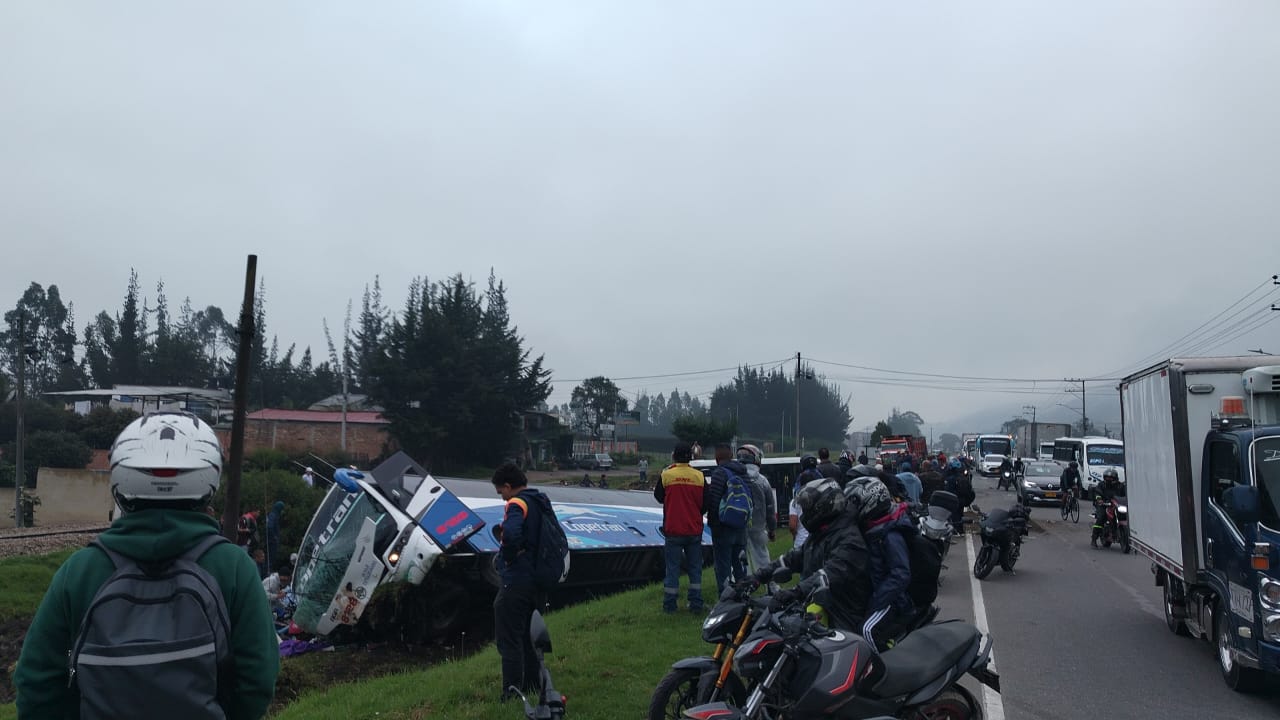 Grave accidente en vía Bogotá-Tunja: dos buses intermunicipales chocaron, esto se sabe