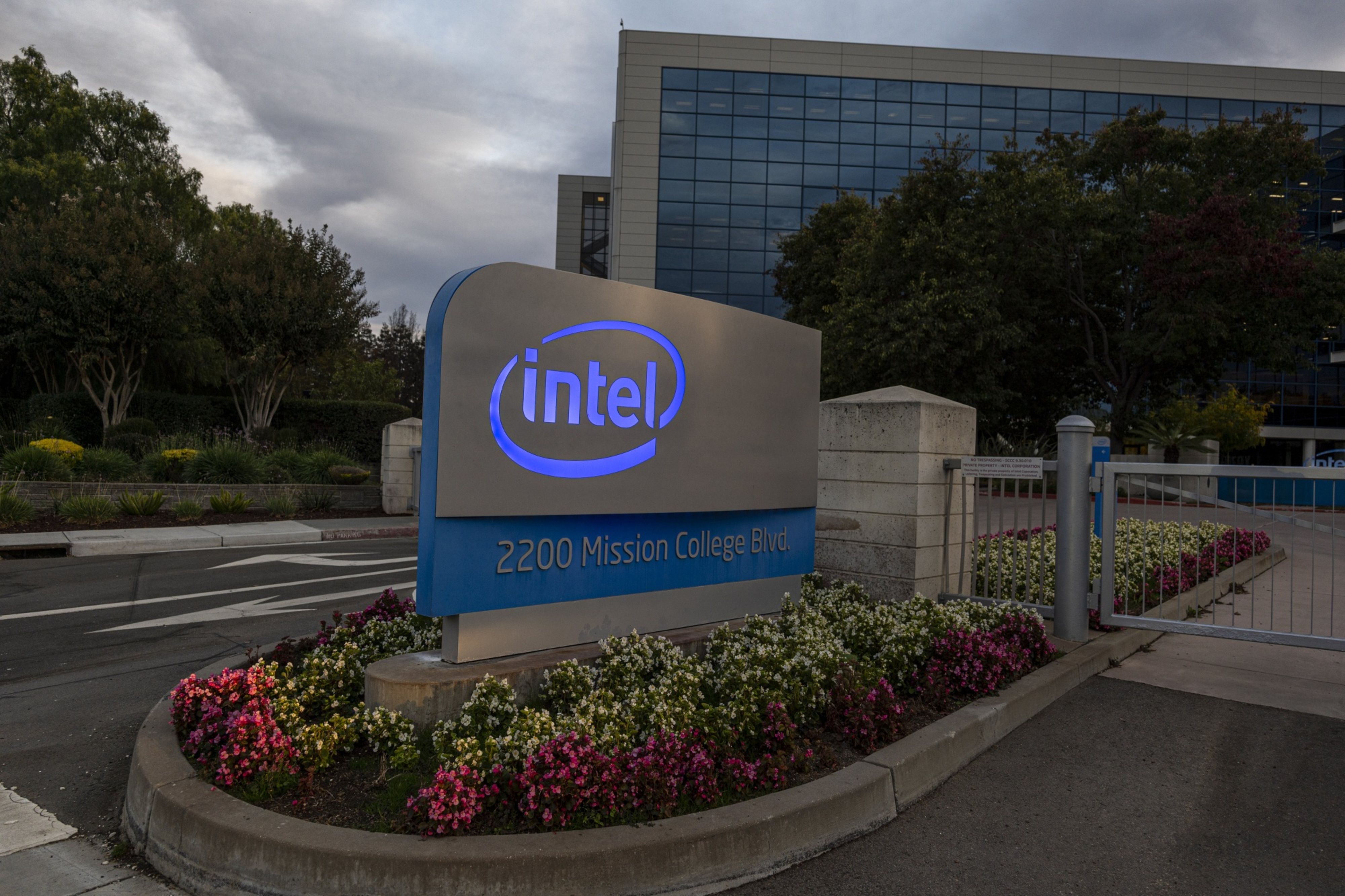Signage at the entrance to the Intel headquarters in Santa Clara, California, U.S., on Tuesday, Oct. 19, 2021. Intel Corp. is scheduled to release earnings figures on Oct. 21. Photographer: David Paul Morris/Bloomberg