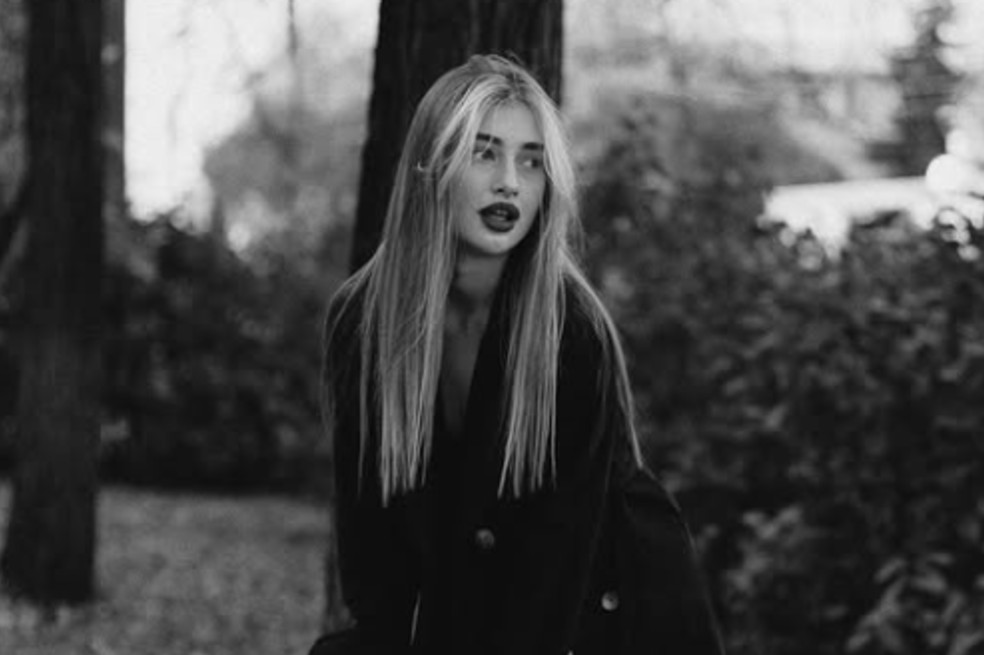 Murió famosa influencer luego de caer en la ducha. Tenía 24 años