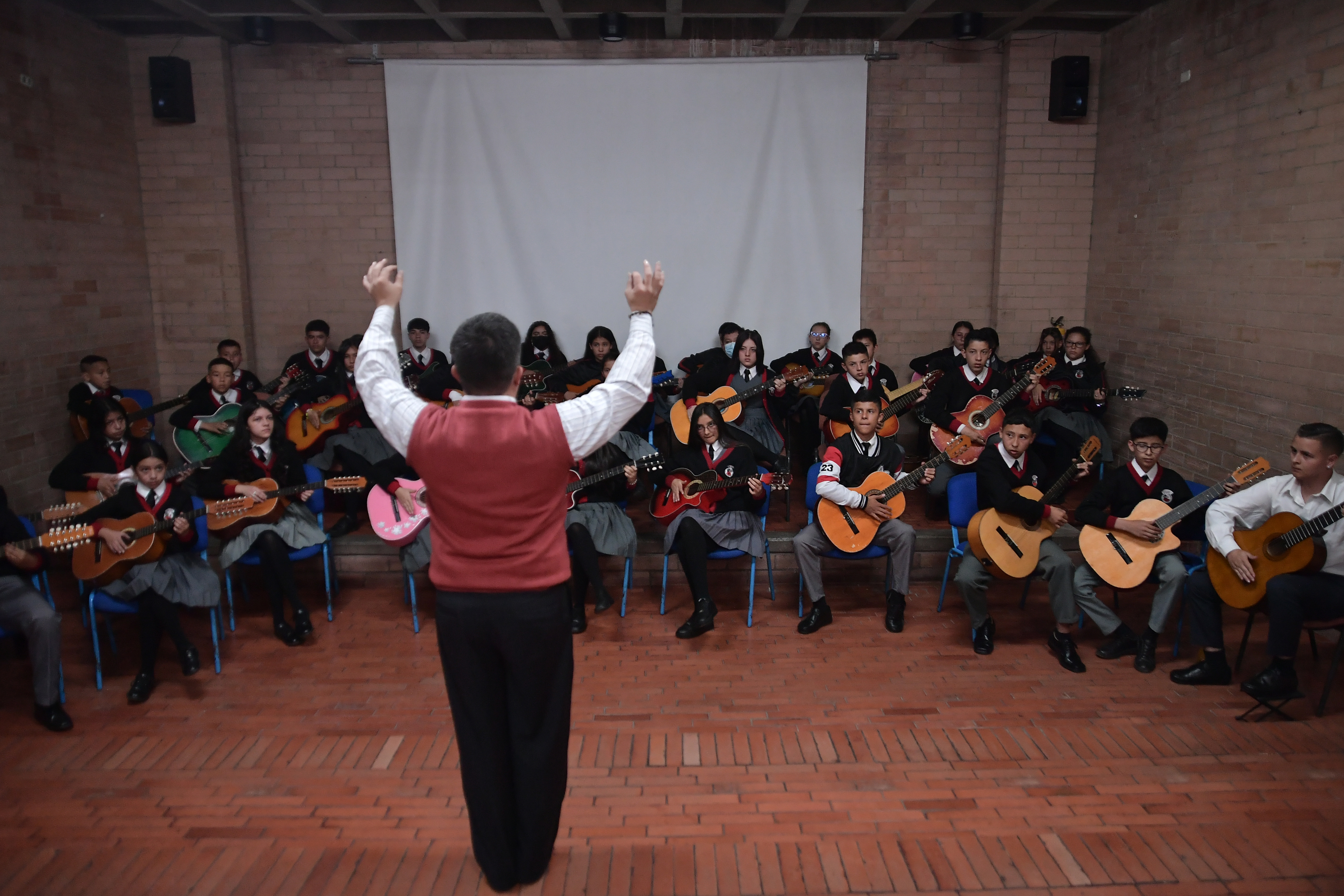 Gobierno abre 1.153 puestos para docentes de aula en áreas artísticas