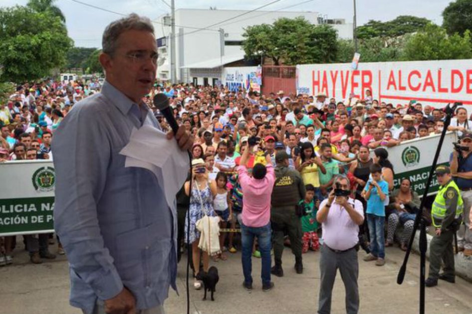 Maduro cree que me asusta, apoyaré oposición hasta que derroten dictadura: Uribe