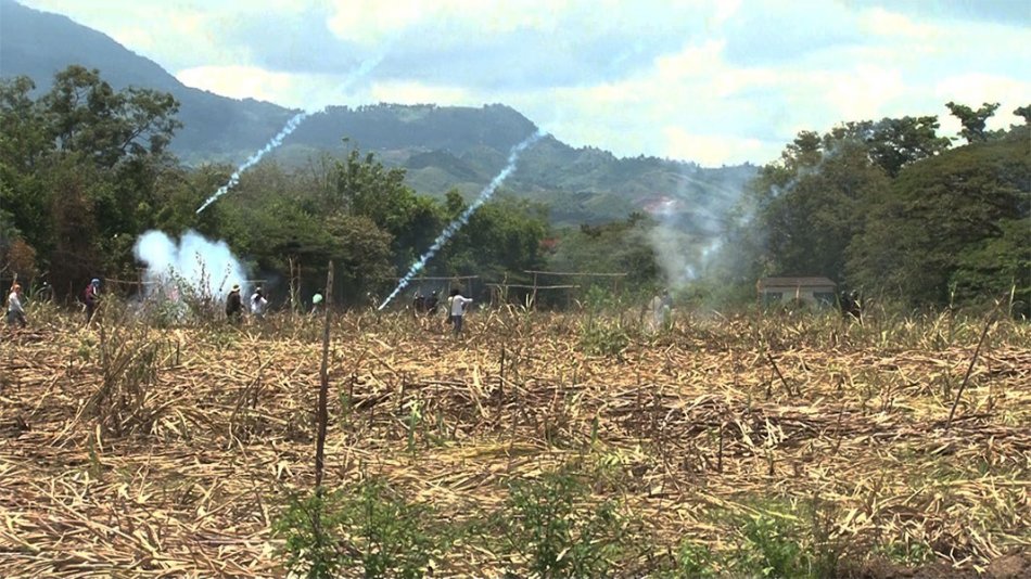 Un policía muerto y siete heridos tras enfrentamientos con indígenas en Cauca