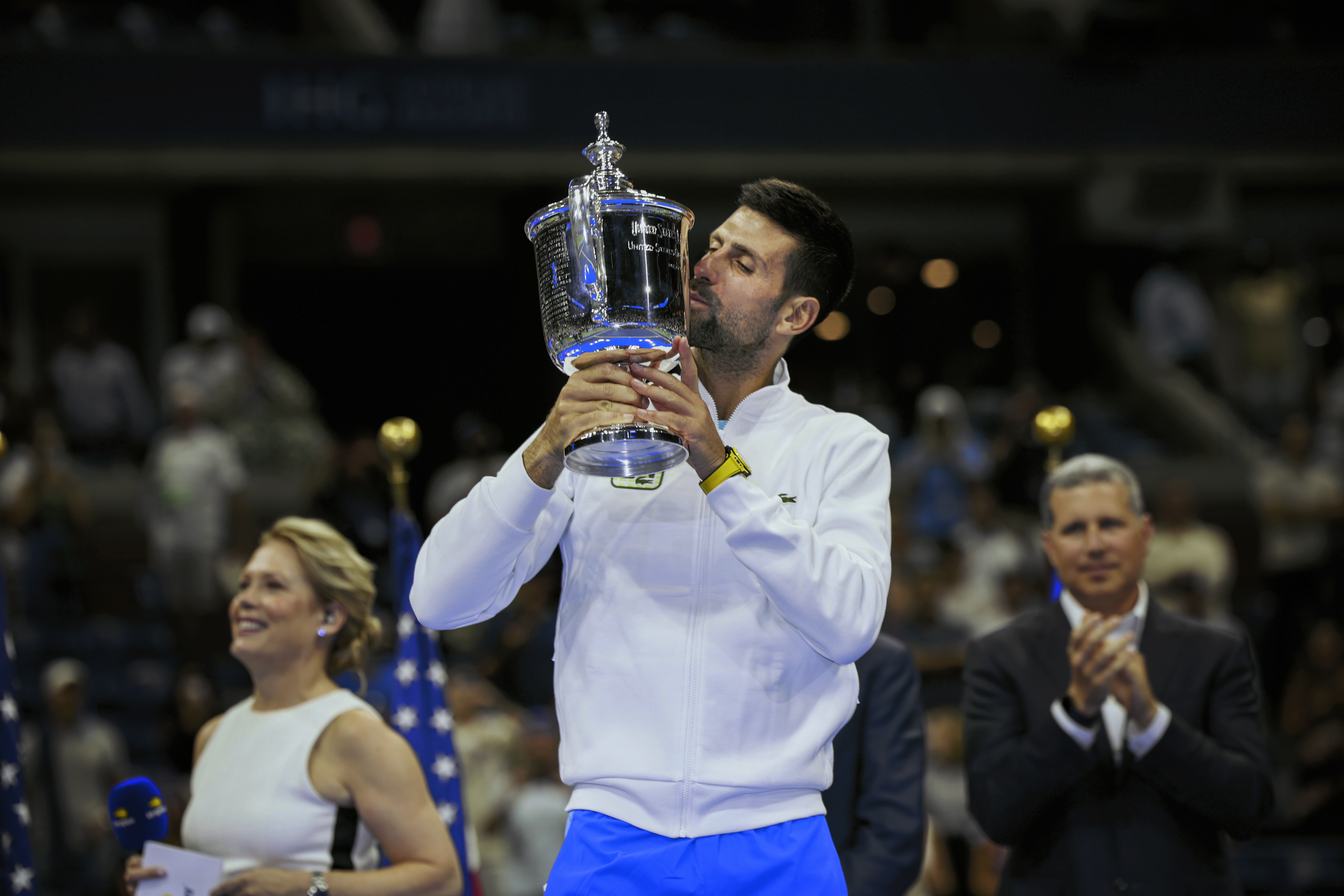 Flushing Meadows (United States), 11/09/2023.- Novak Djokovic of Serbia celebrates with his trophy after he won against Daniil Medvedev of Russia in their Men's Final match at the US Open Tennis Championships at the Flushing Meadows, New York, USA, 10 September 2023. The US Open runs from 28 August through 10 September. (Tenis, Rusia, Nueva York) EFE/EPA/CJ GUNTHER