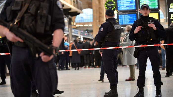 Francia: seis personas fueron heridas en un ataque con arma blanca