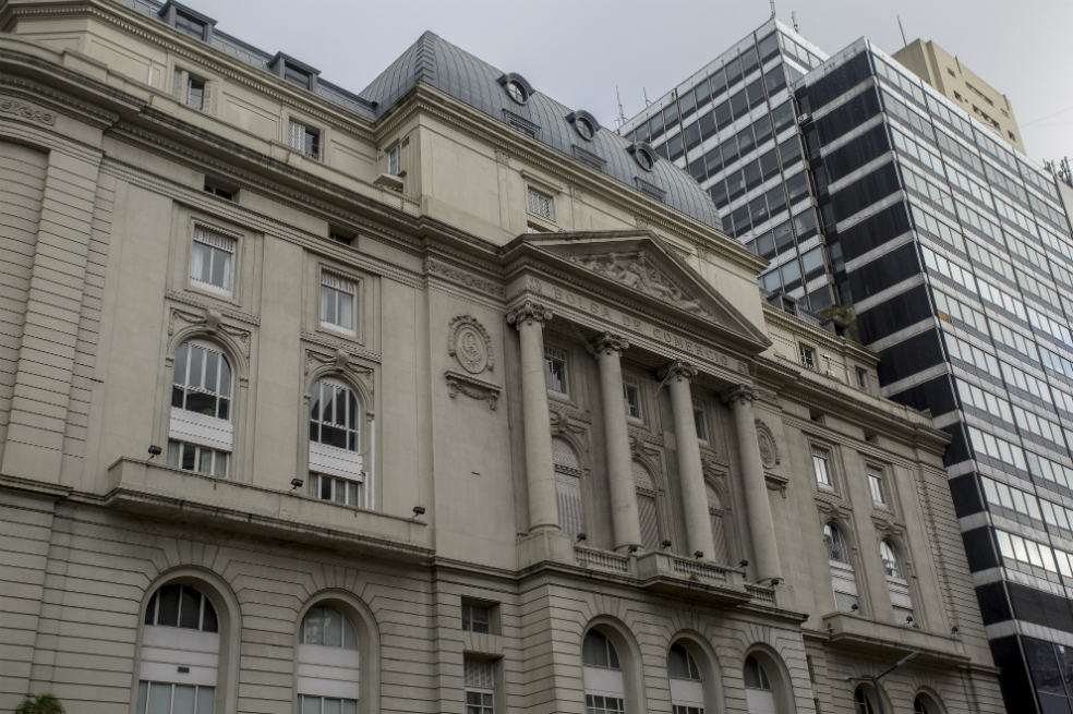 La economía argentina está cayendo en recesión