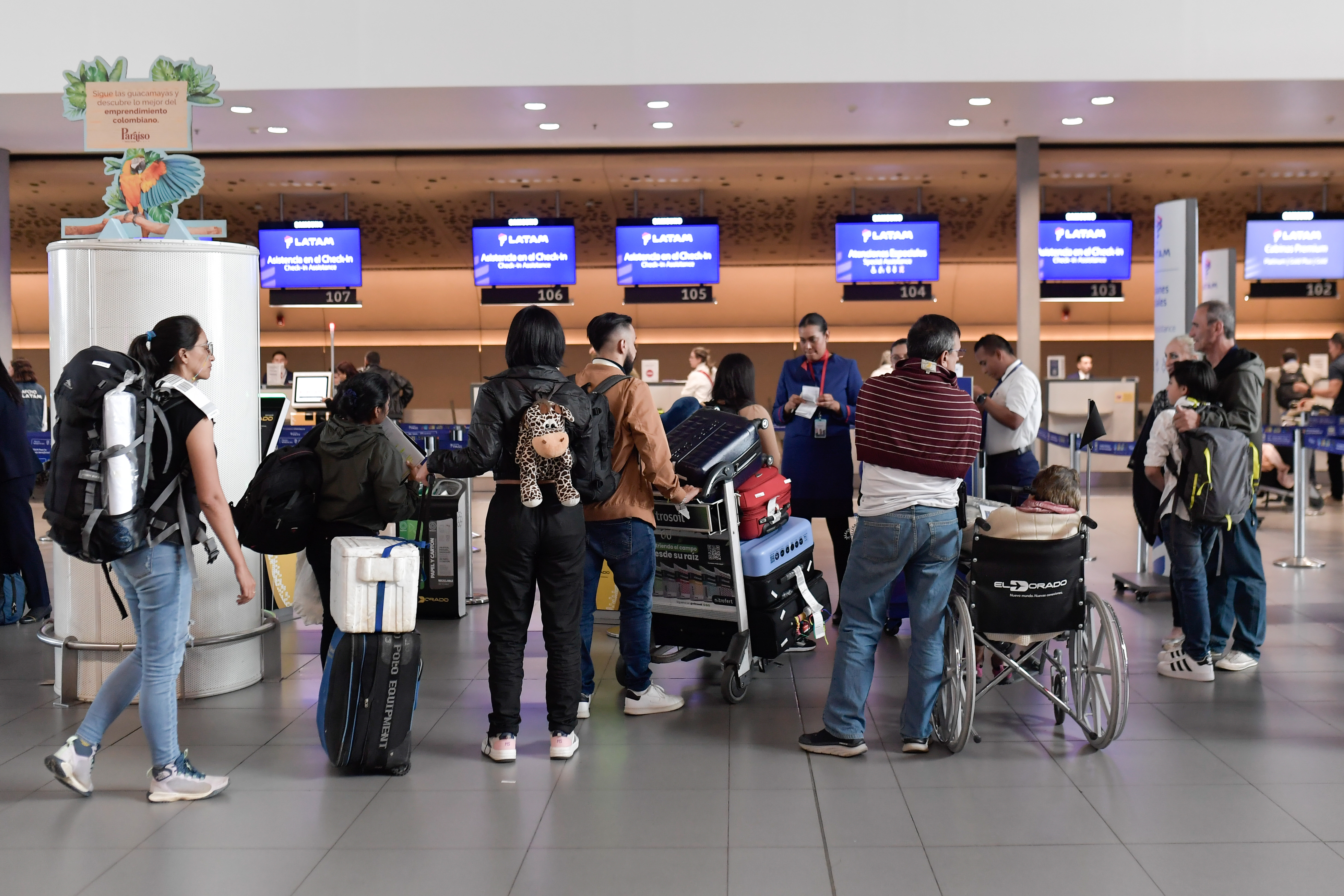 ¿Su vuelo fue atrasado o cancelado y no es responsabilidad de la aerolínea?