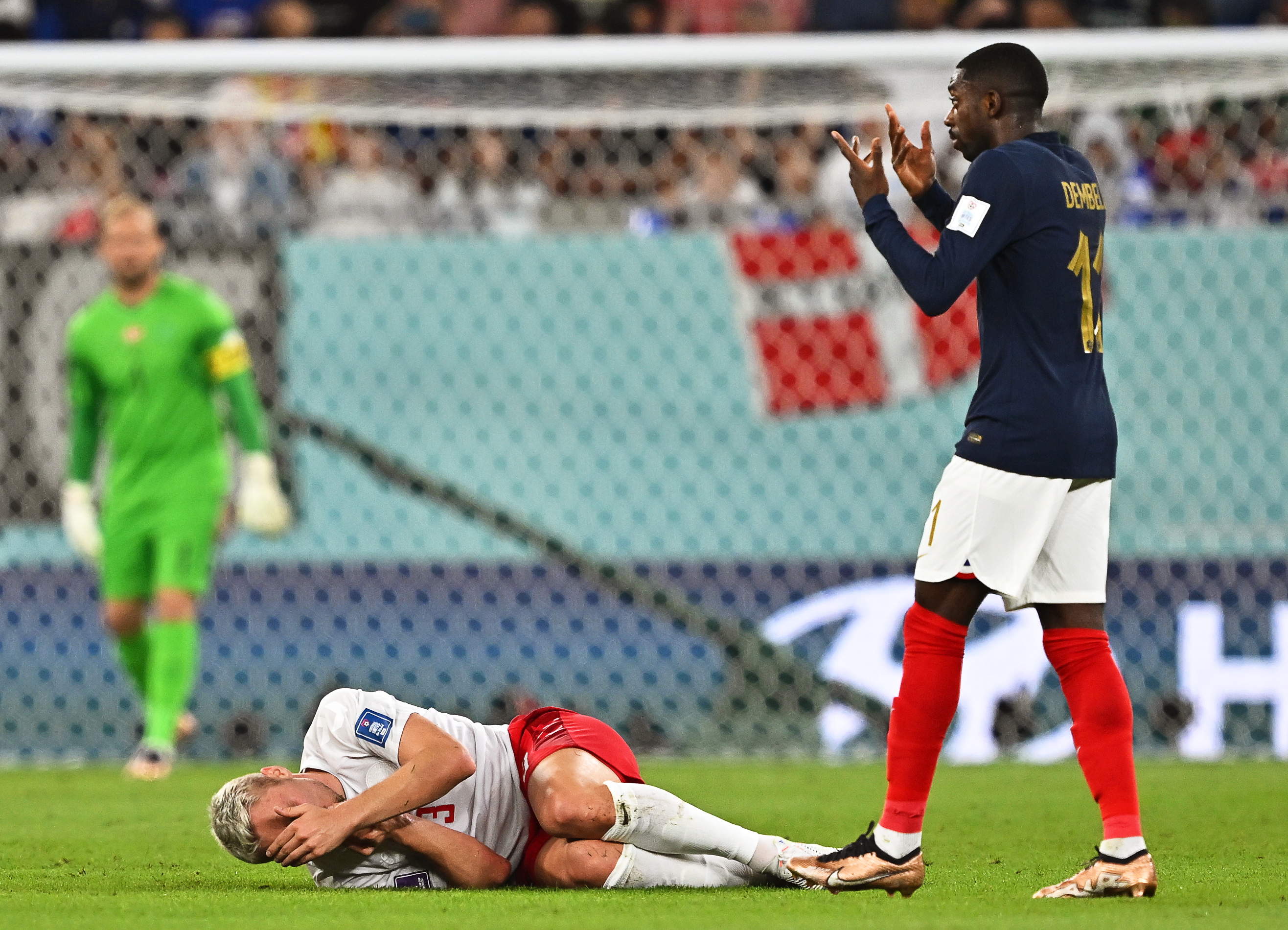Doha (Qatar), 26/11/2022.- Ousmane Dembele (R) of France and Victor Nelsson (L) of Denmark react during the FIFA World Cup 2022 group D soccer match between France and Denmark at Stadium 947 in Doha, Qatar, 26 November 2022. (Mundial de Fútbol, Dinamarca, Francia, Catar) EFE/EPA/Noushad Thekkayil