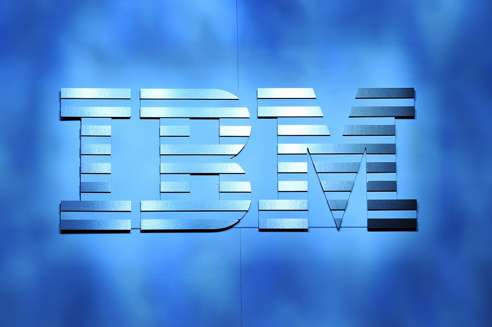 Bajan la calificación de riesgo a IBM por la compra de Red Hat