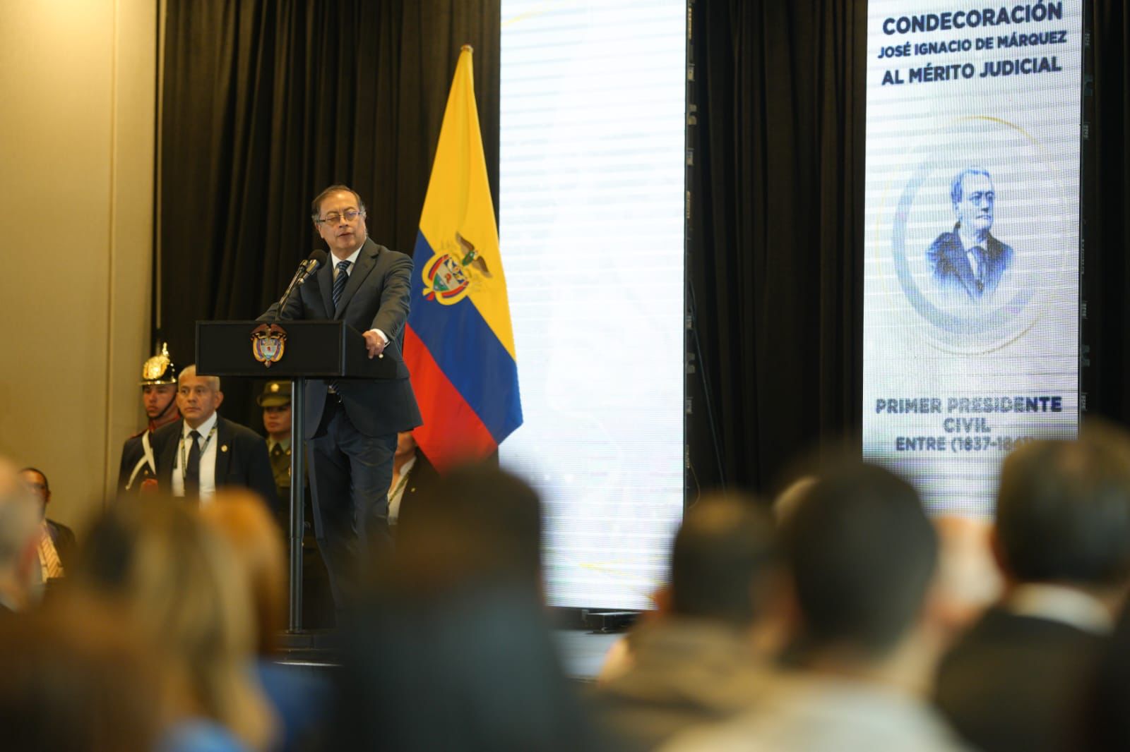 Petro firmó decreto para condecorar a los presidentes de las altas cortes